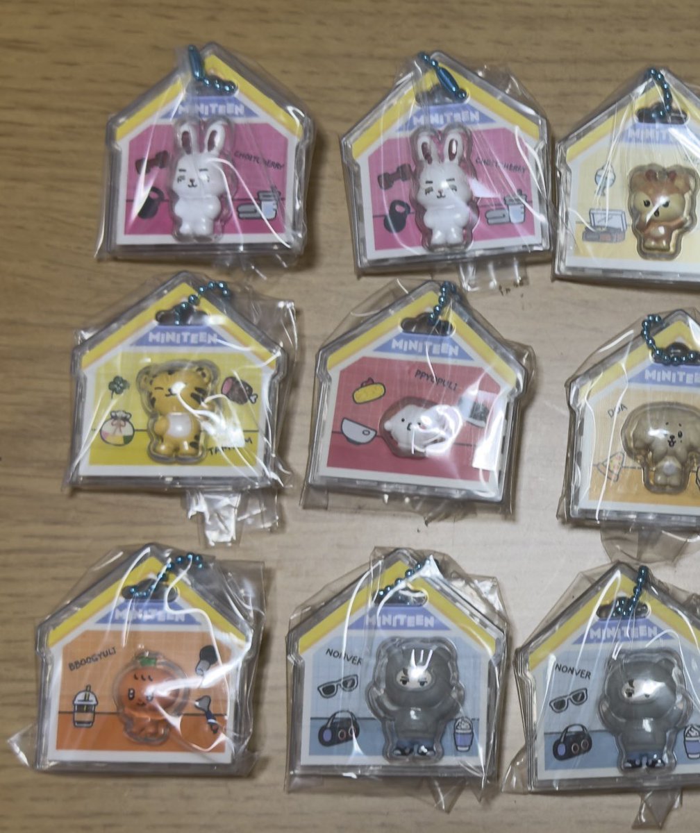 S_0_R_1's tweet photo. @Hana__0107 検索より失礼致します。
こちらのエスクプスとジョンハンの1:1の交換は可能でしょうか？(同日発送可能です。) https://t.co/001ueOqcEI