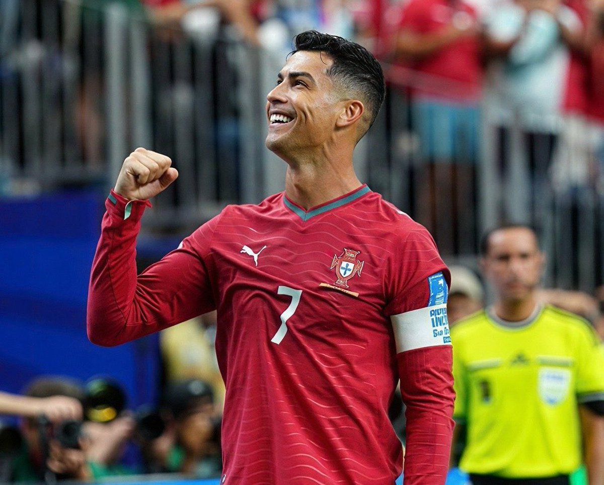 Grandsoncr7's tweet photo. 🚨 Vinícius Jr.: 

“Ronaldo has been my biggest motivation since I lost the Ballon d’Or. He always reminds me of the player I am and constantly motivates me to do more. He’s the best example for the younger generations to come.” https://t.co/PSBnu3dbAy