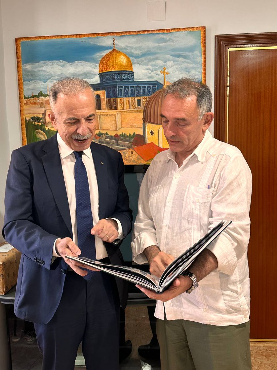 EnriqueSantiago's tweet photo. 🇵🇸 Husni Abdel Wahed, embajador de Palestina en España, ha realizado un gran trabajo por su pueblo, denunciando el genocidio, la limpieza étnica y los crímenes internacionales cometidos por Israel.

🤝 Acaba su misión en España con todo nuestro cariño y reconocimiento. https://t.co/eMUkuz8YX3