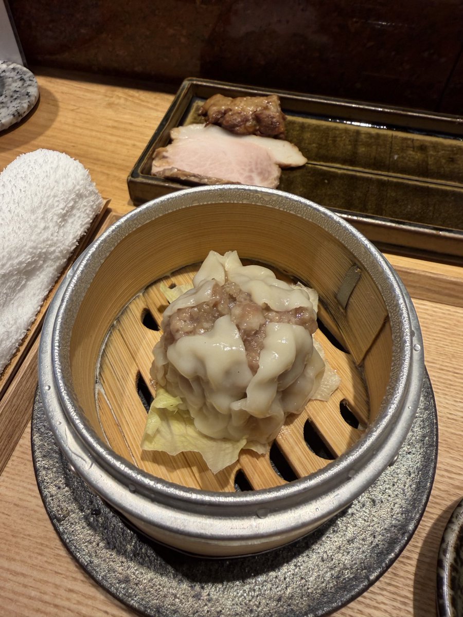 shjpd's tweet photo. 先週になりますが、今年4回目のつけ麺とみ田さん🍜
何度食べてもやっぱり大満足。
帰りは自宅用つけ麺に、心の味焼売、極太メンマもお持ち帰り✨
しばらく余韻を楽しんでます😋 https://t.co/SEaM0SQiHm