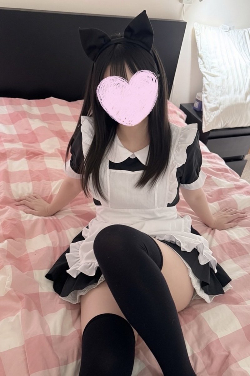 yomufuwamochi's tweet photo. I made the bed so you can bed the maid :3 https://t.co/m5I6ANgU4K