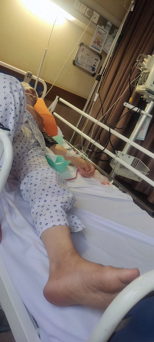 talaye_baba's tweet photo. با نفس های گرمتون برای بابام حمدشفا میخونید؟💔 https://t.co/m3MEDHE9fk