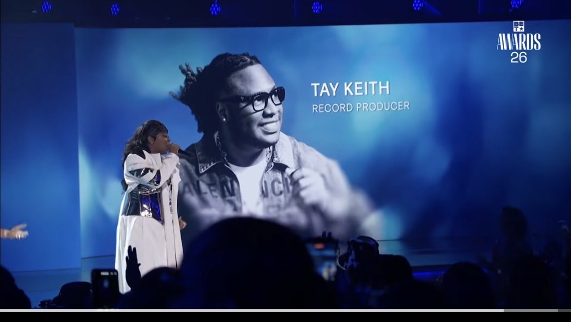 Roseblessever's tweet photo. @miadesirae @endlesslysoft Yes they did. Did you watch show? Here video of Erica and Le’ Andria singing a song all the people who died. https://t.co/2xKHIXxC33 https://t.co/cMYwLlIx3g