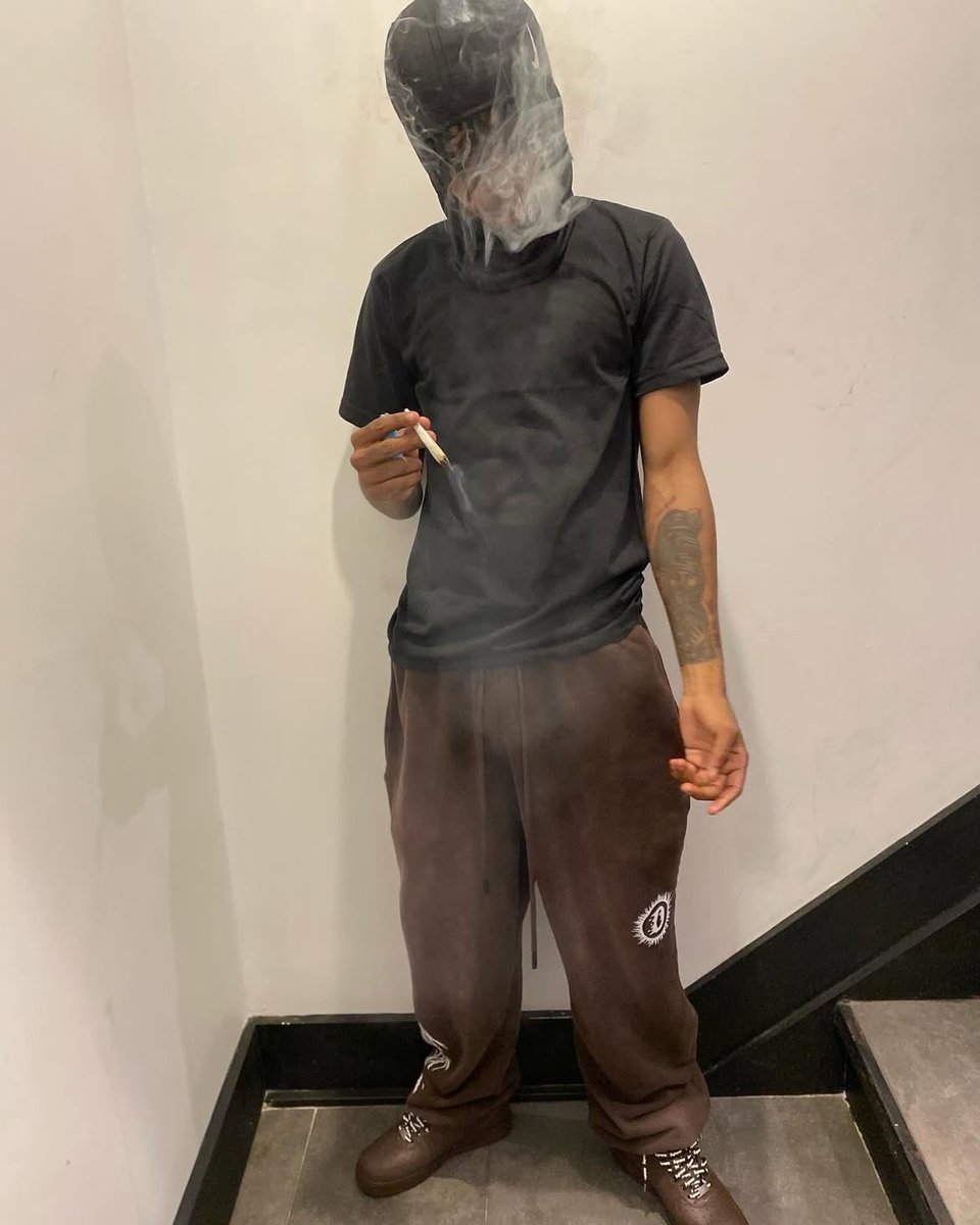 ebk_dadaaa's tweet photo. 🤎🖤 https://t.co/jfgVvQlopj