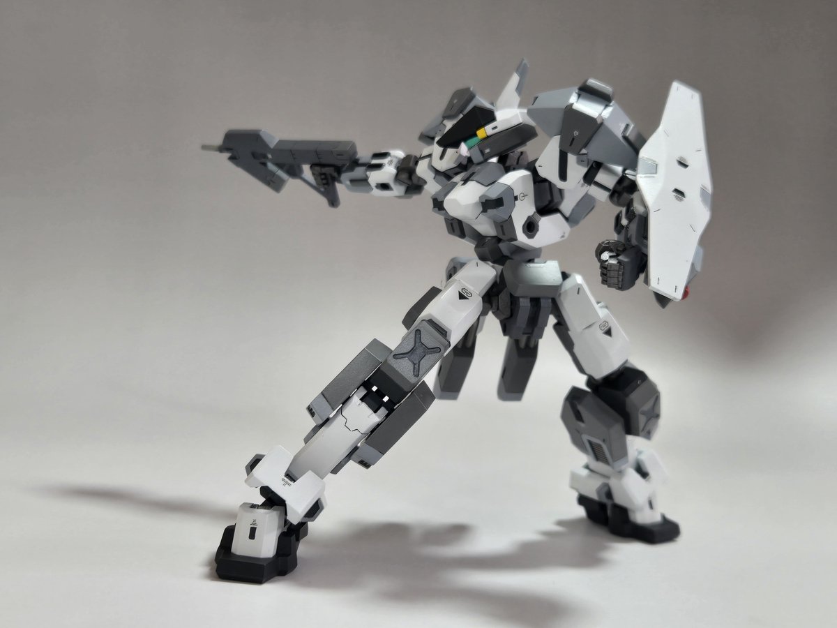 fngorogey_mk2's tweet photo. 【設定】
Versatile Tactical Frame
『汎用戦術フレーム』の名が示す通り
〝良好な運動性と拡張性の両立〟を目指し開発されたFAのひとつ。
 #フレームアームズ https://t.co/fpQc4GAcR5