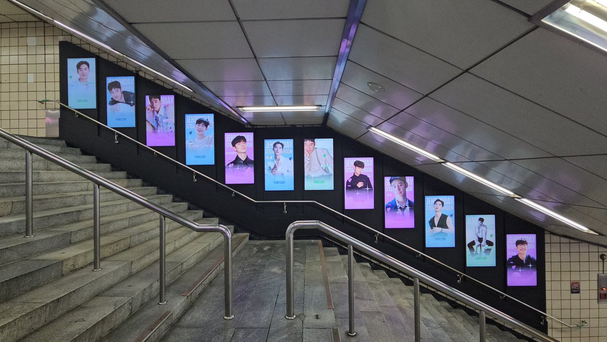 LEEJEHOONBAR's tweet photo. 𝟐𝟎𝟐𝟔 𝐉𝐄𝐇𝐎𝐎𝐍 𝐁𝐢𝐫𝐭𝐡𝐝𝐚𝐲 𝐏𝐫𝐨𝐣𝐞𝐜𝐭

📅：6.28-7.11
💚：지하철 2호선 신촌역 EXIT H/B/A/D

#leejehoon #李帝勋 #이제훈 https://t.co/xj8U1pyGtL
