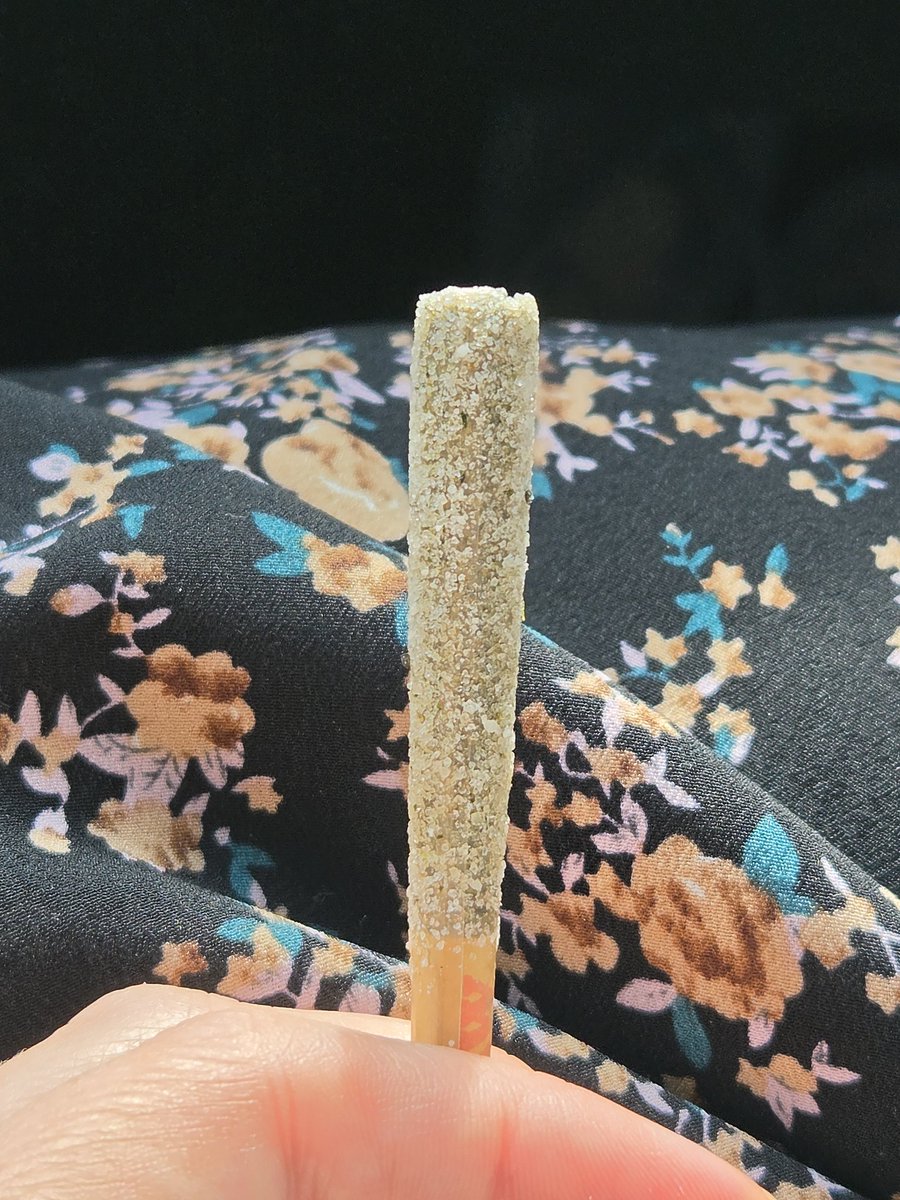 Toastedbunnie3's tweet photo. lil j appreciation 🤍💨 #stonergirl #smoke https://t.co/CmHTqS3Pmk