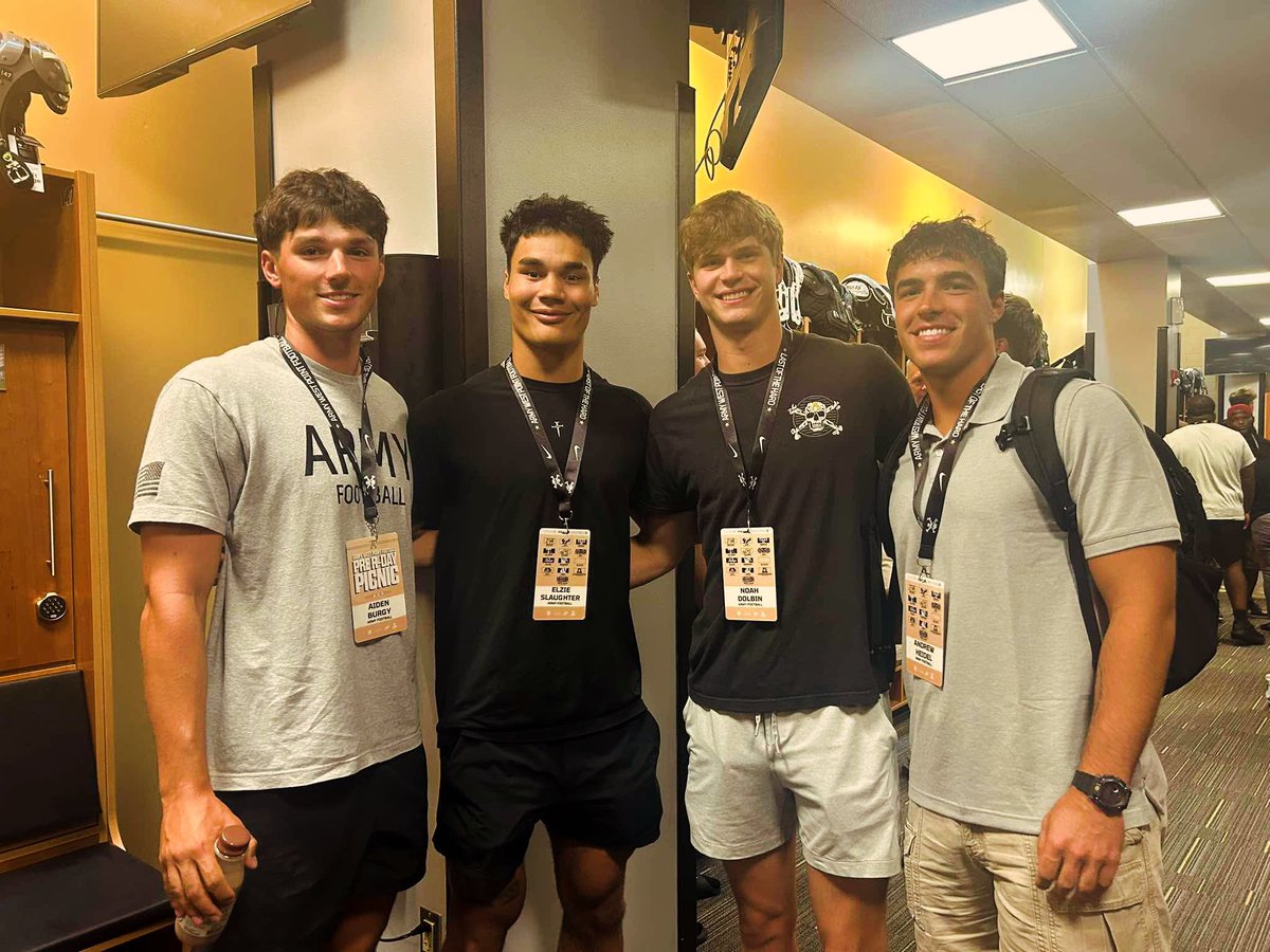 BKKnightNation's tweet photo. Reporting for R-Day

WR Aiden Burgy

RB Elzie Slaughter 

WR Noah Dolbin

QB Andrew Heidel

#ArmyFootball https://t.co/d4VTrBLivO