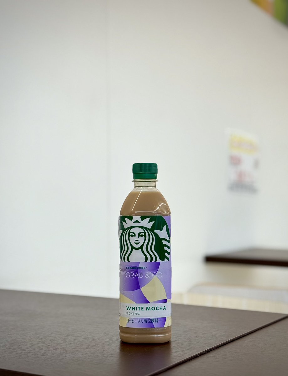 jitakucafebar's tweet photo. スターバックス　グラブ＆ゴー
ホワイトモカ

優しい甘さのホワイトチョコにミルクたっぷりの味わい😊香ばしいコーヒーの味わいも合わさって美味しい。ちょっとひと息リラックスタイムにぴったりな一杯です☝️ https://t.co/Z6cFjYl54f