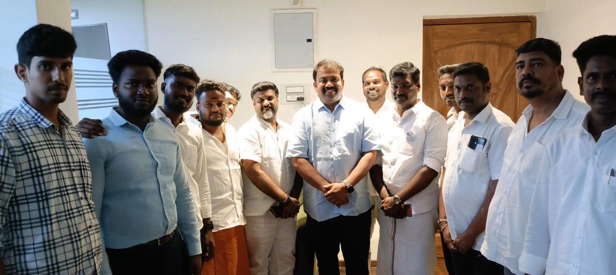 imayam2323's tweet photo. இன்று பிறந்தநாள் காணும் கழக தகவல் தொழில்நுட்பப்பிரிவு மாநில செயலாளர், பாசமிகு அண்ணன் @satyenaiadmk அவர்களுக்கு திருவள்ளூர் வடக்கு மாவட்ட தகவல் தொழில்நுட்ப பிரிவு சார்பாக இனிய பிறந்தநாள் நல்வாழ்த்துக்களை தெரிவித்துக்கொள்கிறேன் ..!!
#TVLRNORTH #ADMK_KPM 
@Sathish_AIADMK https://t.co/IZFfKBVTmS