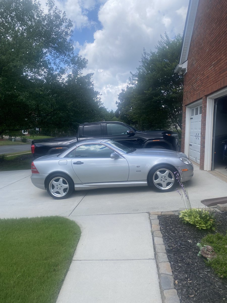 Blakepadilla55's tweet photo. @CarSighting Manual gearbox. Insane value for the money https://t.co/tGScHler31