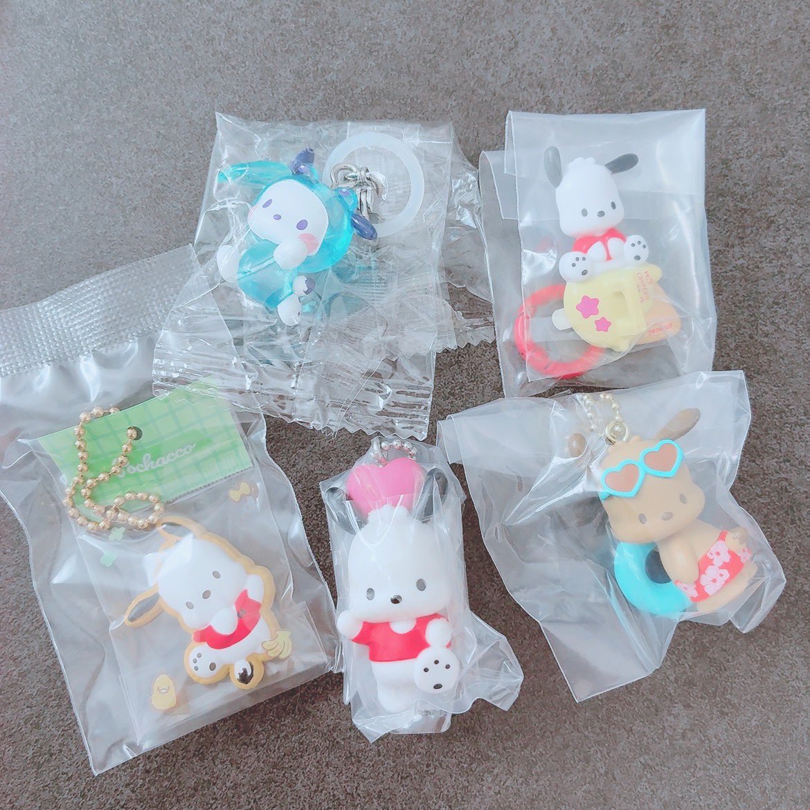 Apple080808's tweet photo. 今日はポチャッコの日だった🌷笑
キーリング、キティちゃんだけでなくて仲良い方が交換してくれた🥹♥️！！神✨️
けろけろパーティも綺麗にコンプリート🐸♡！笑  大満足！💸 ͗ ͗ https://t.co/TRZWyq7wRL