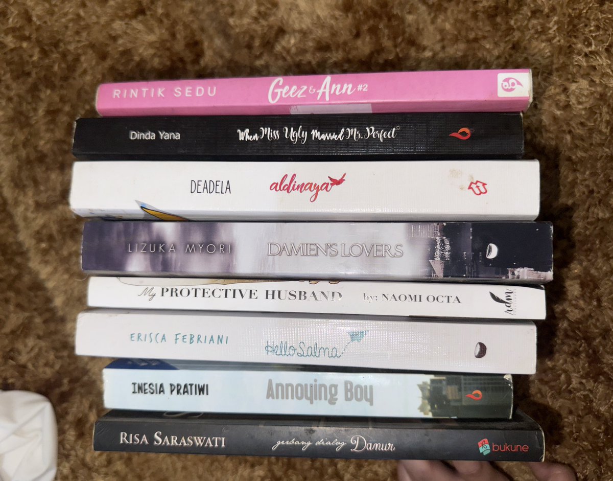 pastwearr's tweet photo. WTS novel preloved serba 10K 📚✨
• minus buku sudah menguning
• semua novel 10K aja
• bisa oyen🍊 atau tf manual
Beli 3 buku free 1
(bebas pilih novel apa aja) 🎁
dm for details & judul available 💌
#wts #novel #prelovedbook #zonauangㅤ #wtb https://t.co/ox9pkt3x3C