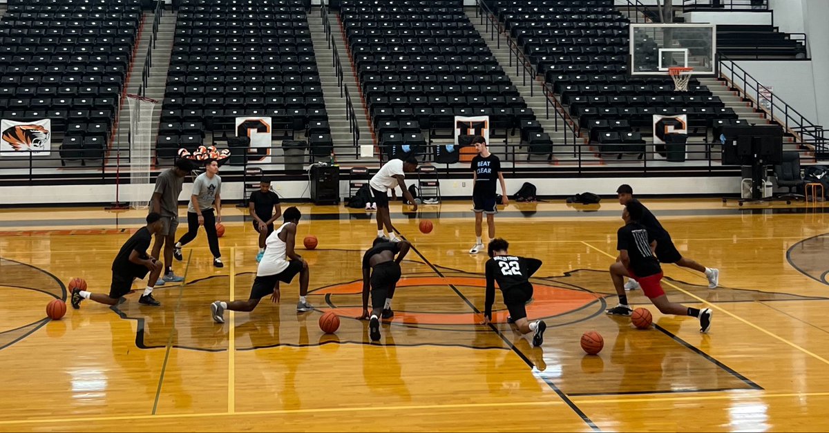 BWood_Hoops's tweet photo. Thank you @Tabchoops for the opportunity to compete against some great competition this past weekend at the TABC Showcase up in DFW.

The Bucs went 1-2 but learned a lot in those loses. We got better each outing and showed some GRIT &amp; RESILIENCY!

#BucPRiDE 🏴‍☠️
#WhereYaFrom https://t.co/CxsGOO69jG