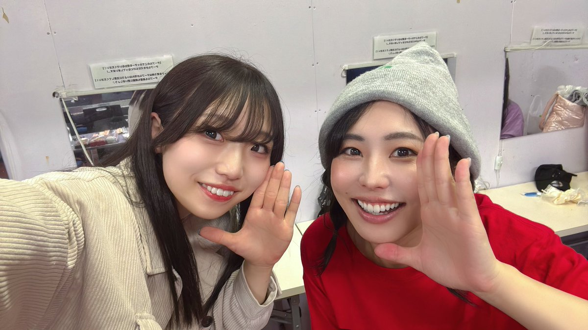 tsp_risa's tweet photo. 『ラジオ大阪Present.
真夜中のGirls Talk公開収録Vol.6』
ありがとうでした！♡

きみちゅの苗字当て凄すぎた！
タロットもありがとう！お仕事(無理せず)続けてきます！笑

あいさんと撮ってもらった📸✨
キンマーのコツいっぱい教えてもらいました꒰ ྀི ∩⸝⸝∩ ꒱♥︎ https://t.co/NKvWL17alH