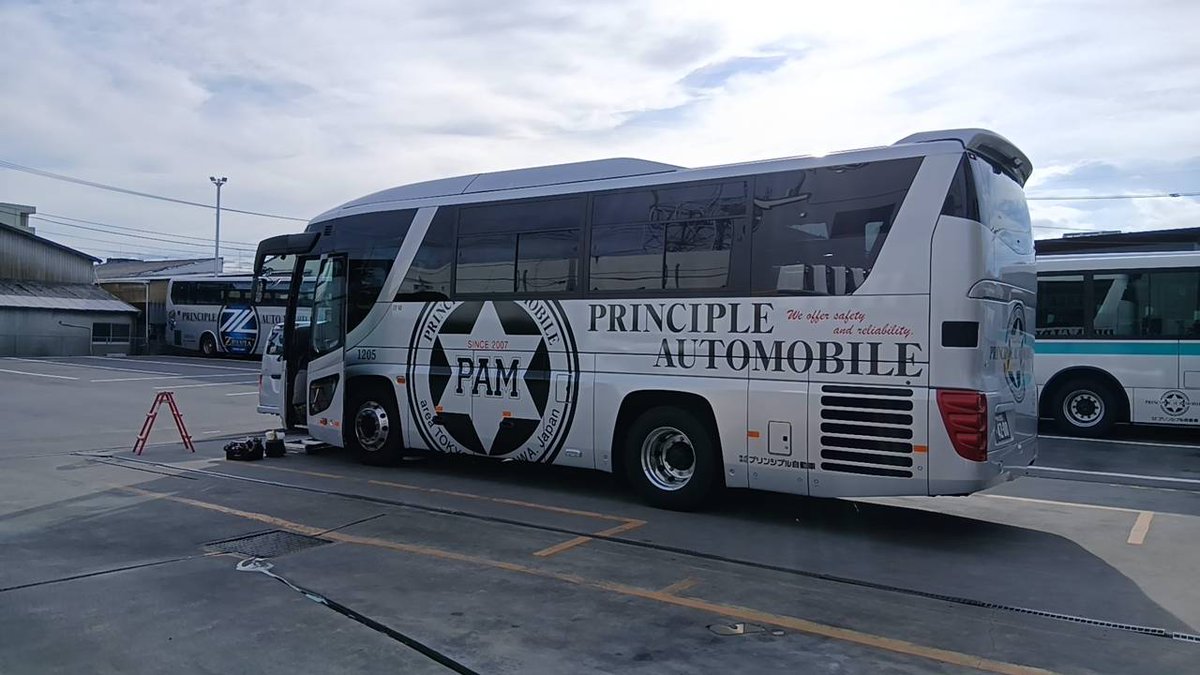 PRINCIPLE_BUS's tweet photo. ✨ピカピカの新車✨
ついに納車‼️🚌🎉5月に続き、中型バス「日野セレガ」が仲間入りしました👏
ラグジュアリーなシート、USB・コンセント、後席サロン付きで移動時間まで快適に😊✨

これからたくさんの思い出を乗せて走ります💨
皆さま、どうぞよろしくお願いいたします！

https://t.co/oHQrGL64VW https://t.co/CFqNlIJ8Hk