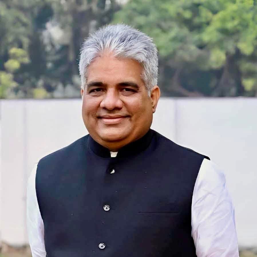 Nimu_Bambhaniya's tweet photo. माननीय केंद्रीय पर्यावरण, वन एवं जलवायु परिवर्तन मंत्री श्री @byadavbjp जी को जन्मदिन की हार्दिक शुभकामनाएँ।

ईश्वर से प्रार्थना है कि आपको उत्तम स्वास्थ्य, दीर्घायु एवं निरंतर यशस्वी जीवन प्रदान करें। https://t.co/fBIaxu0kwo