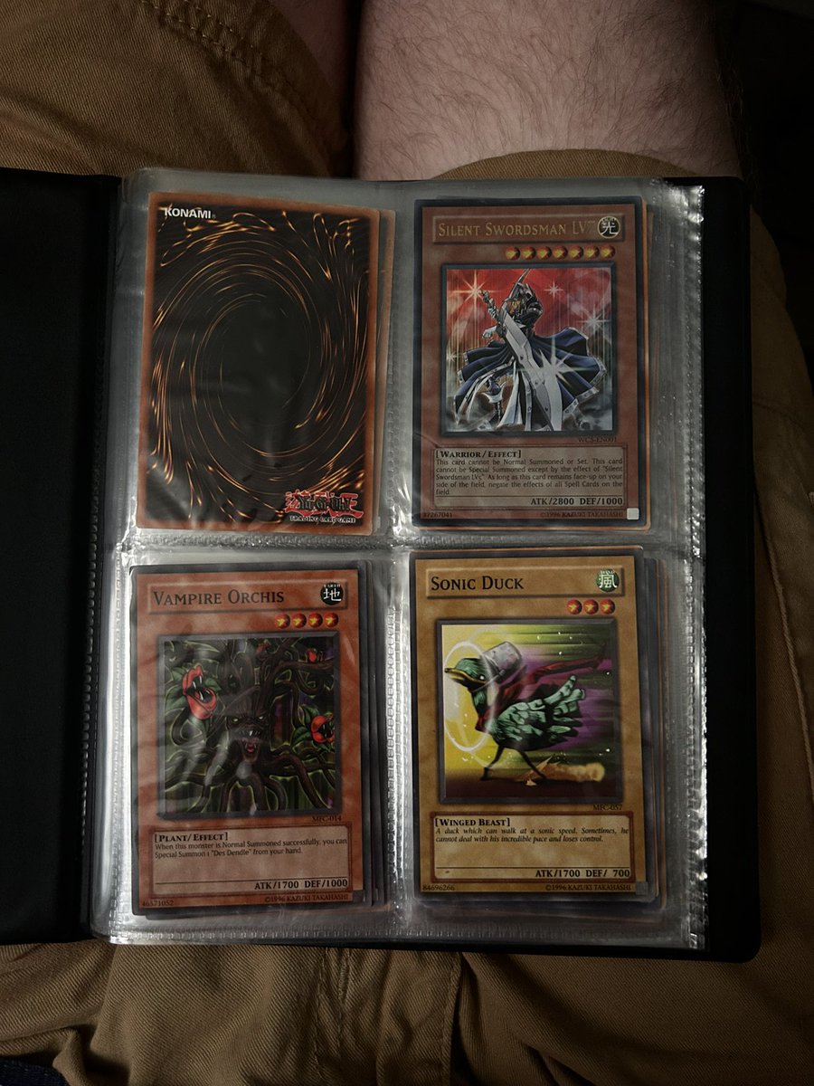 deadryxt's tweet photo. Paid 5$ for this binder… https://t.co/pjJXSCzydr