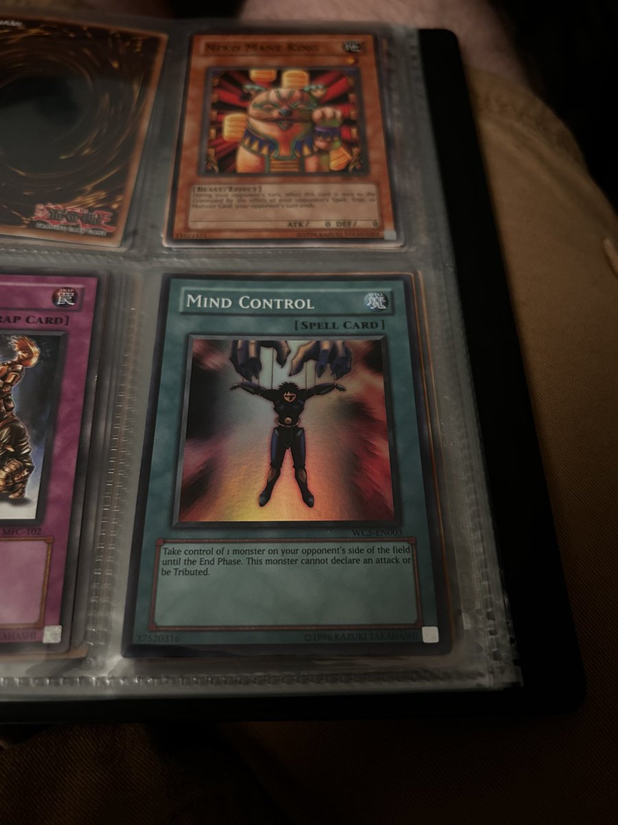 deadryxt's tweet photo. Paid 5$ for this binder… https://t.co/pjJXSCzydr