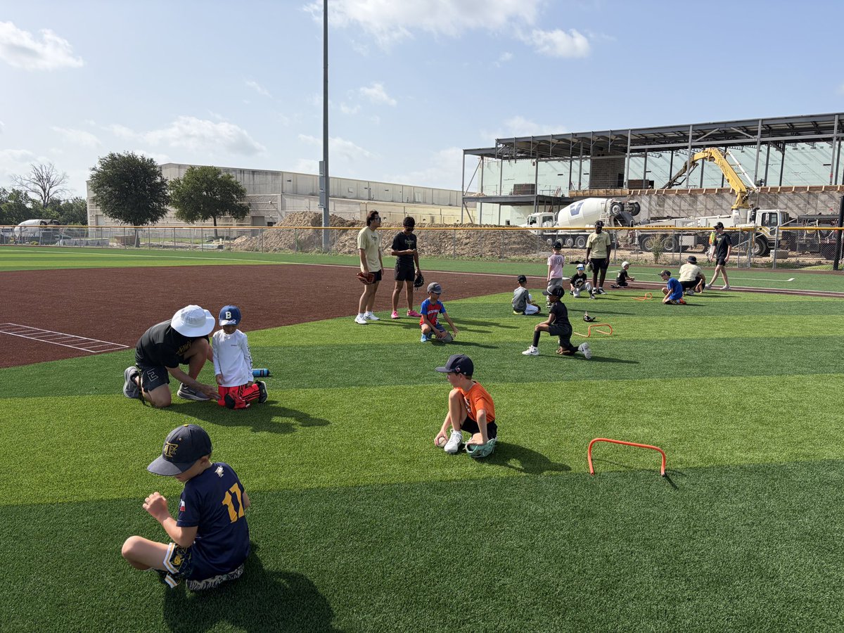 TheEASTBaseball's tweet photo. Great 1st Day of Camp on the Eastside. Great looking week ahead… #EASTSIDEbaseball #futureisbright https://t.co/JnlYvvMLJS