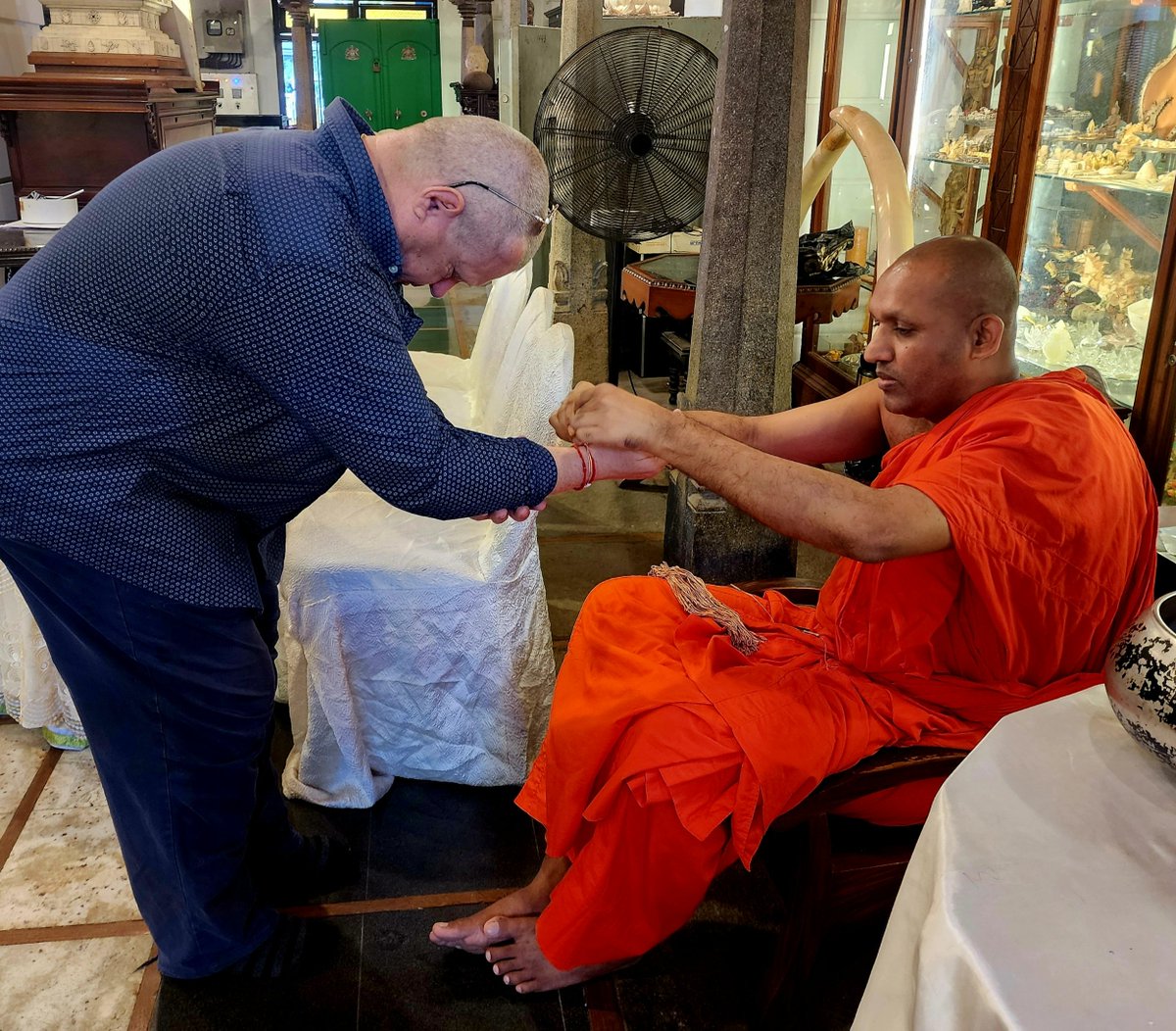 darrengall's tweet photo. Thank you Sri Lanka https://t.co/xSuGcbGdiu