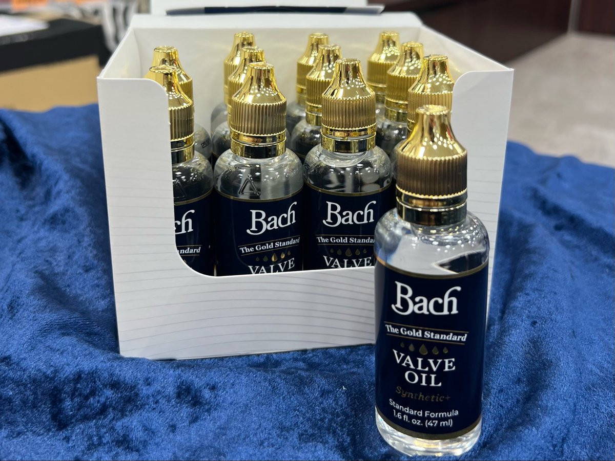 brasstek_fukui's tweet photo. ⚜️＼高性能オイルが入荷／⚜️

🎺Bach / Synthetic＋Valve oil

一般的なオイルより粘度が低く、より速く滑らかな操作を実現💭
また腐食や酸化を防ぎ、楽器の保護を高めてくれます🫧
なんと言ってもゴールドのキャップが映えますよね💖

店頭にて販売中🛒
ご来店お待ちしております☺️😊 https://t.co/iAlZzi9dyU