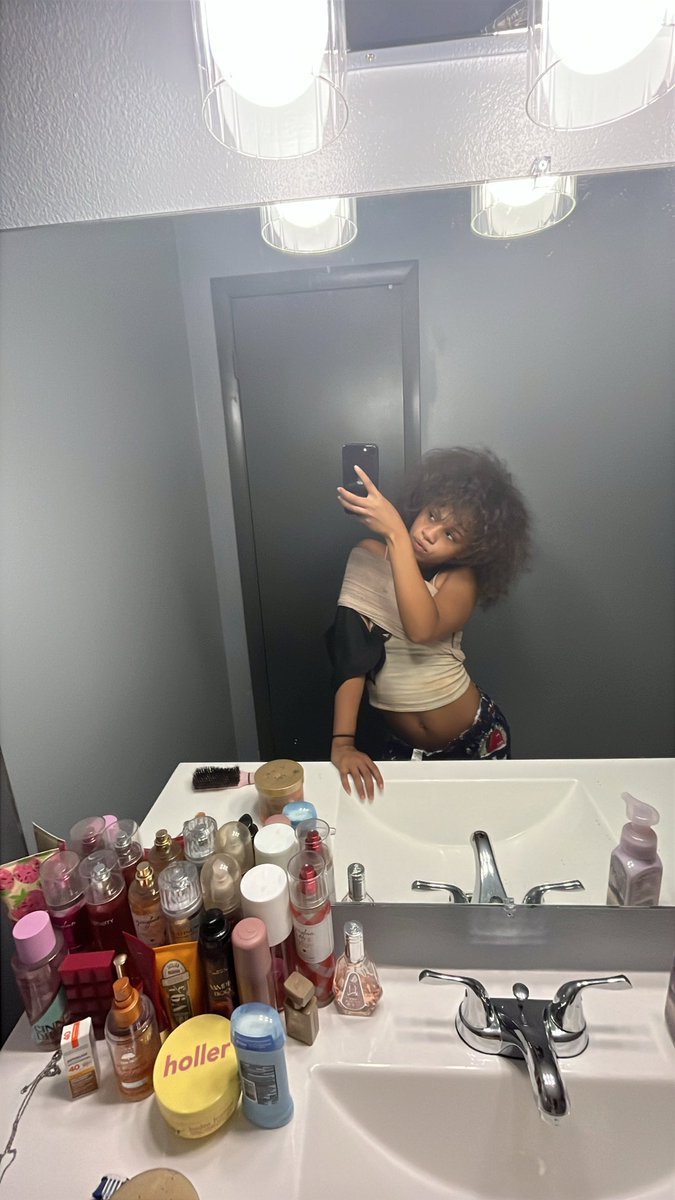Babyboo7nis's tweet photo. Ms.lightbright🌟 https://t.co/pM8OXusi2w