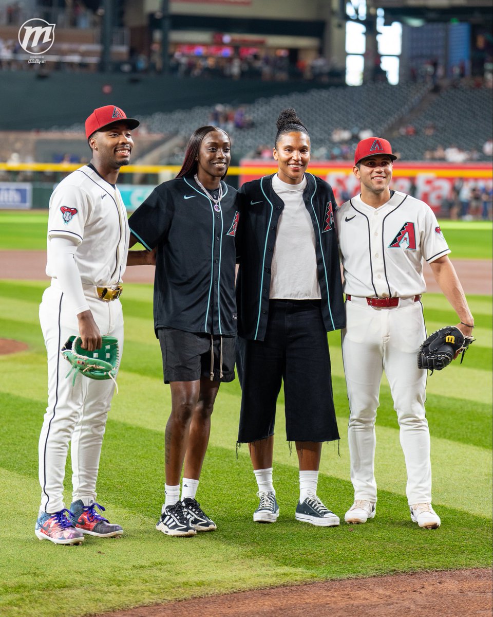 PhoenixMercury's tweet photo. Merc 🤝 DBacks

AT and Kah threw out the first pitch for Mercury night! ⚾️ https://t.co/LGKd4NKJR7