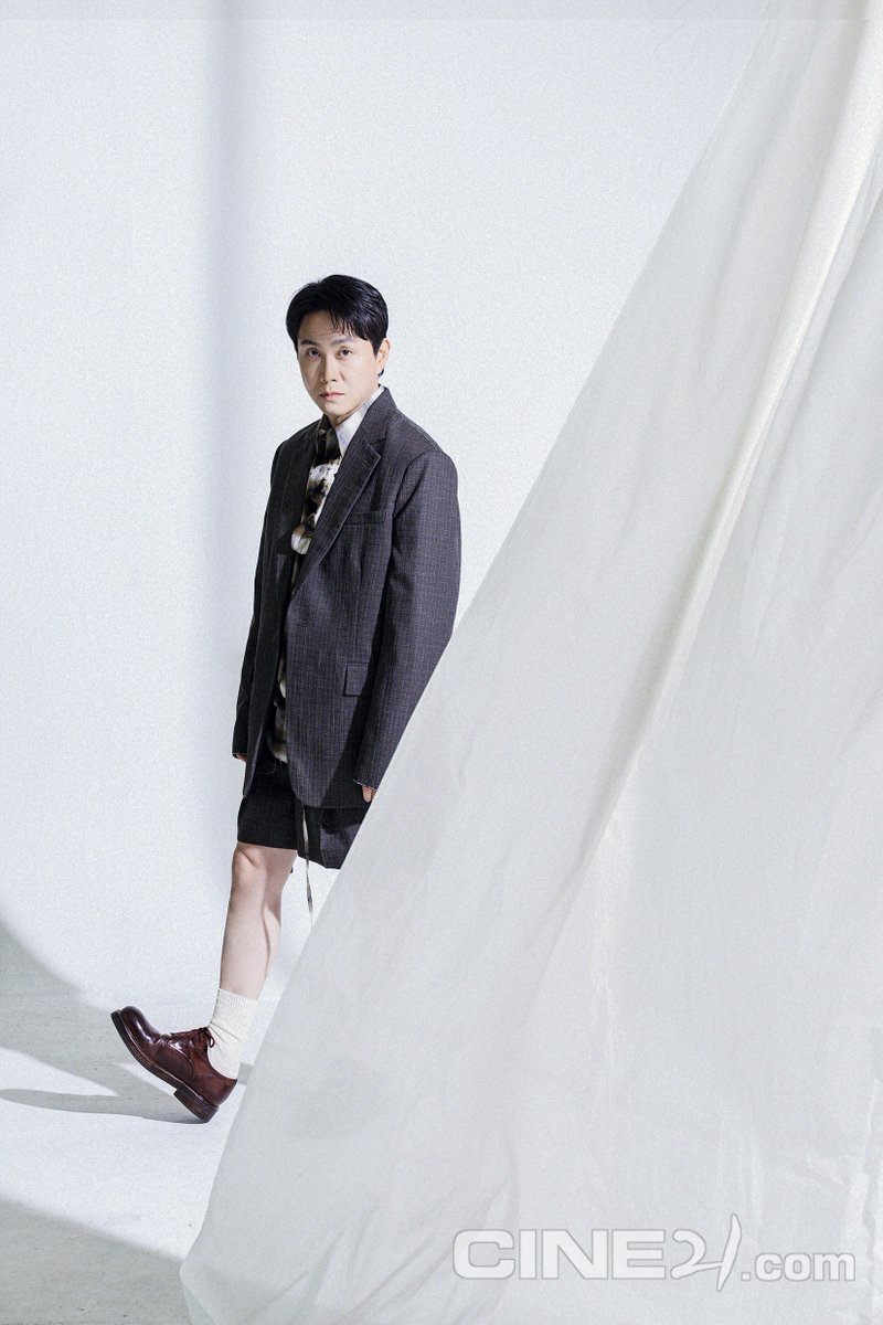 PrainTPC's tweet photo. [오정세]

오정세 배우가 걸어온 발자취를 
따라 걸어 본 <씨네21> 인터뷰 

더 많은 이야기는 <씨네21> 1563호에서 만나보세요 🫧

#오정세 #OhJungse
#씨네21 #cine21 https://t.co/97KET7w9Sq