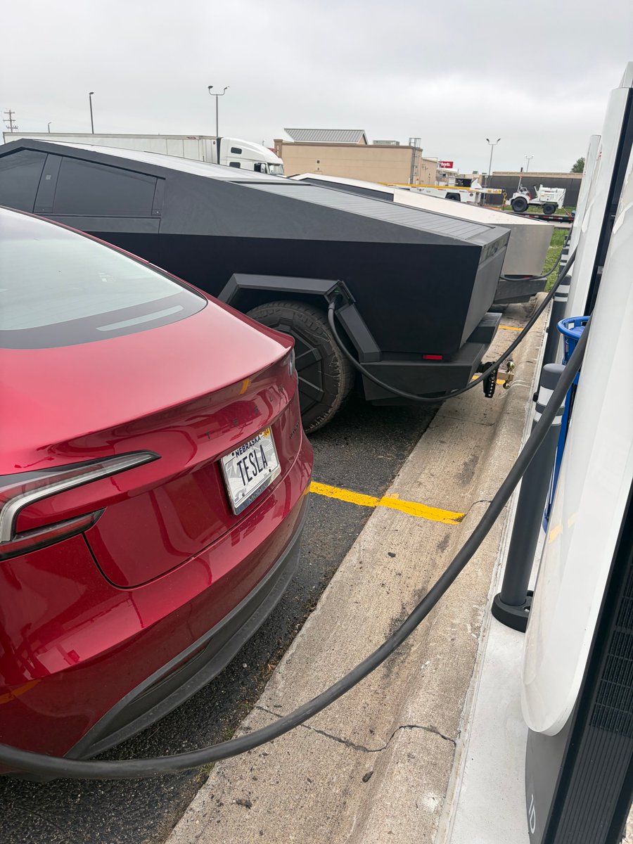 IheartTesla's tweet photo. Beauty and the beasts.
I'll let this one speak for itself.
👇👇⛽️💰
Endless reasons to love driving a Tesla. ❤️⚡️
@elonmusk @Tesla #Tesla #Cybertruck #supercharger https://t.co/QHQHD7wfAv