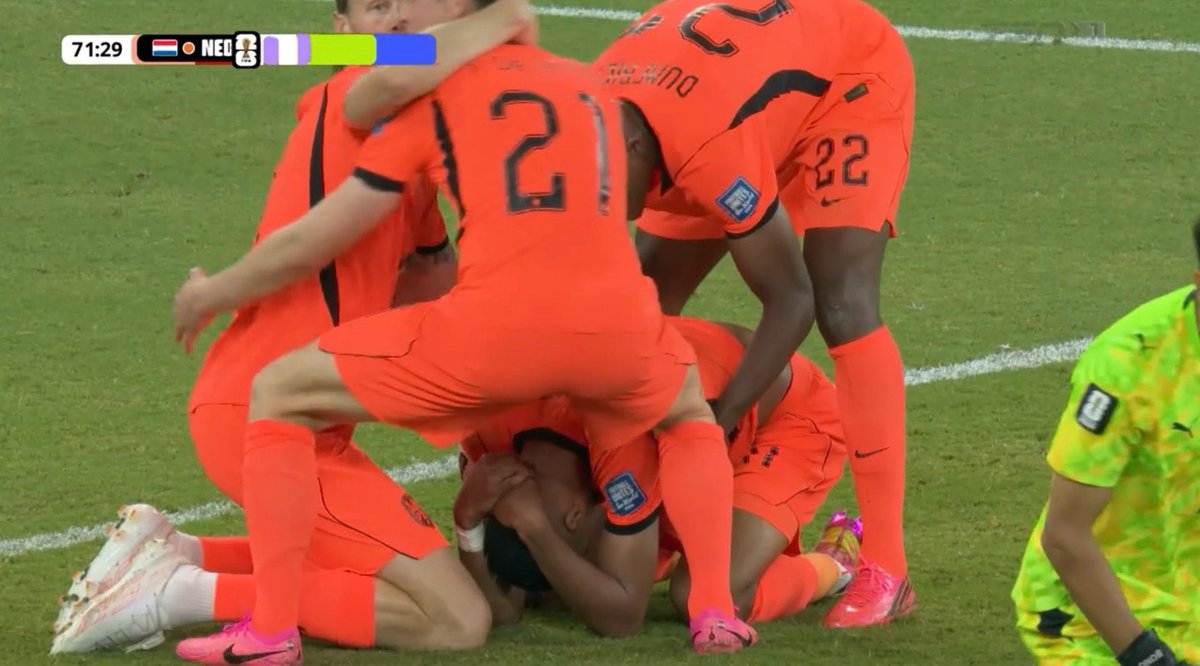 Castro1021's tweet photo. Cody Gakpo and his wife had a miscarriage during birth.

He decided to stay with the team and just now scores to give Netherlands the lead. 🥺🤍 https://t.co/1hgGvsPDpD