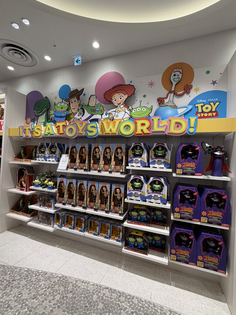本日発売‼︎🦖／ フラッグシップ東京も店内がトイストーリー一色になっ
