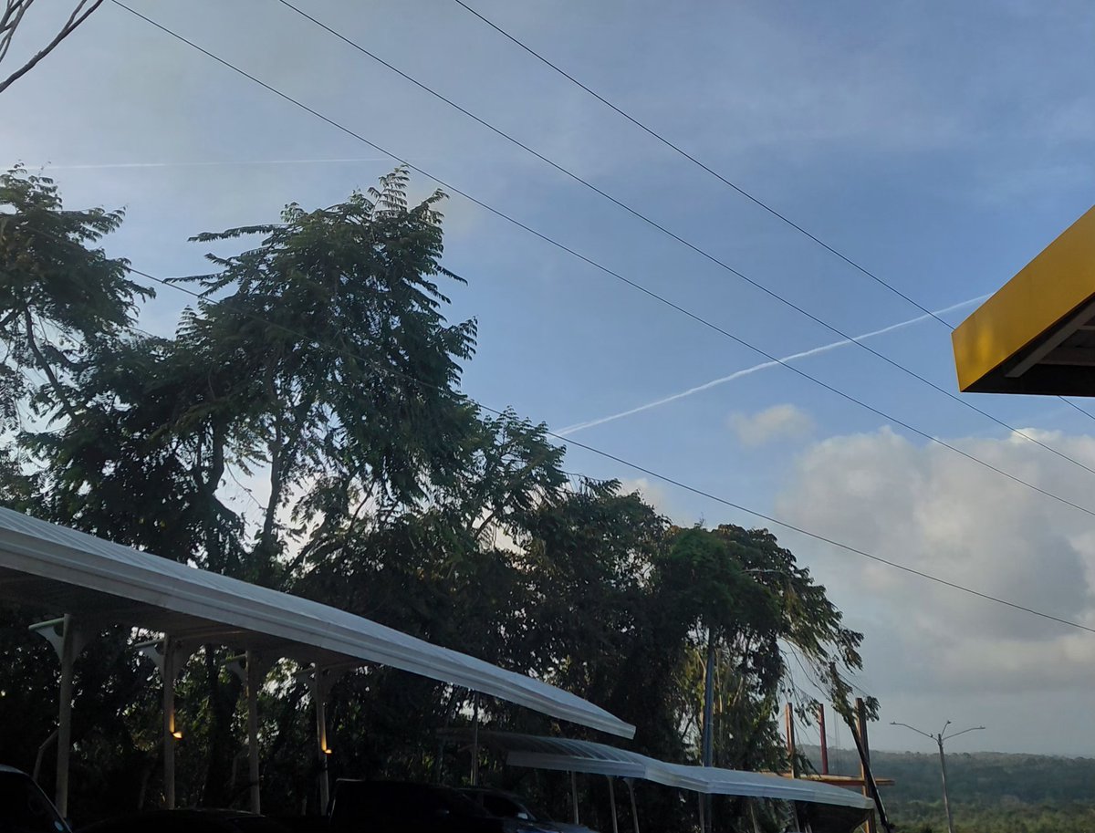 javo1978's tweet photo. Chemtrails en Chorrera, nos fumigan, que locura. https://t.co/npVcEEvDFq