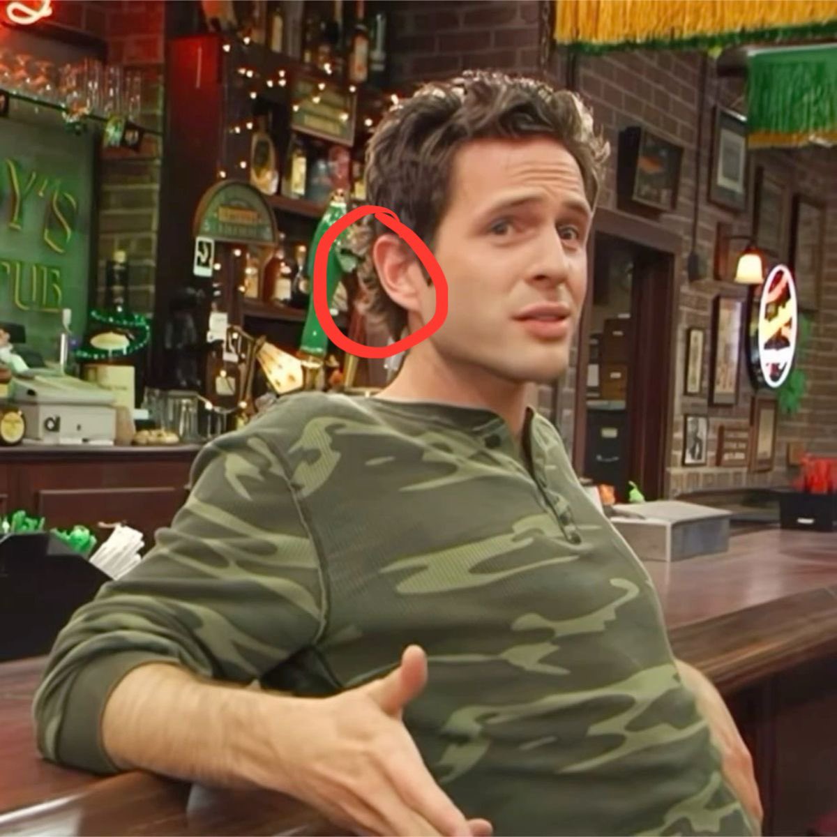 jaggedveins's tweet photo. never forget the tuft of hair behind his ear https://t.co/b0Uc4VrrsZ