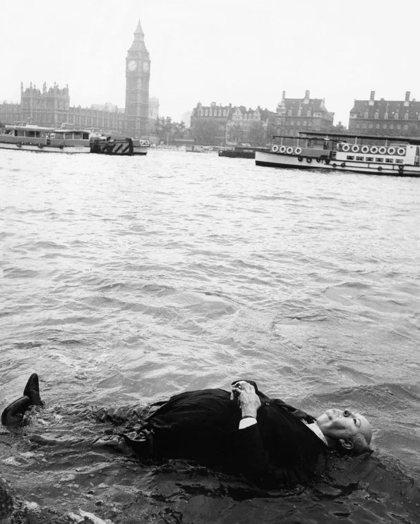 auteurhouse's tweet photo. Alfred Hitchcock finding inspiration in the river Thames (1960). https://t.co/1LHvfhm0s7