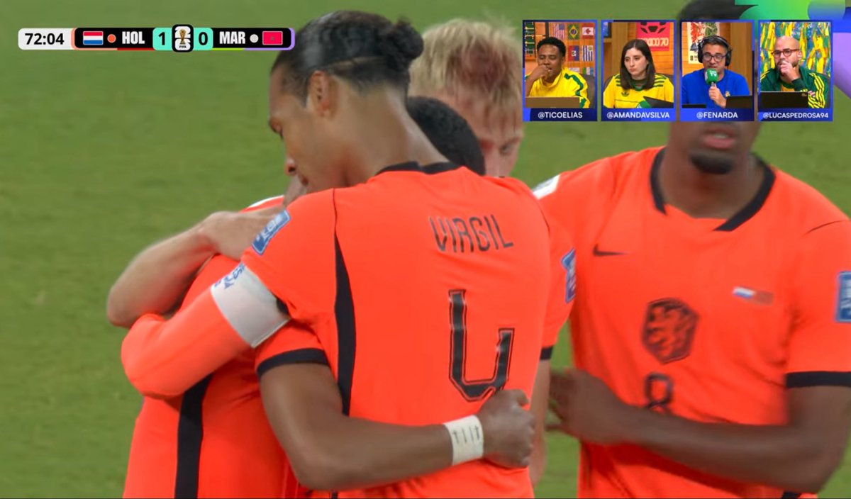 DataFutebol's tweet photo. UMA DAS CENAS MAIS EMOCIONANTES DESSA COPA DO MUNDO! 🇳🇱

GOL DA HOLANDA! CODY GAKPO!

A mulher do jogador da Holanda acabou sofrendo um aborto e perdendo o bebê na semana passada, mas ele continuou com a equipe e está decidindo o jogo!

Ele se emocionou na comemoração do gol e TODOS os jogadores da seleção holandesa foram abraçar ele!