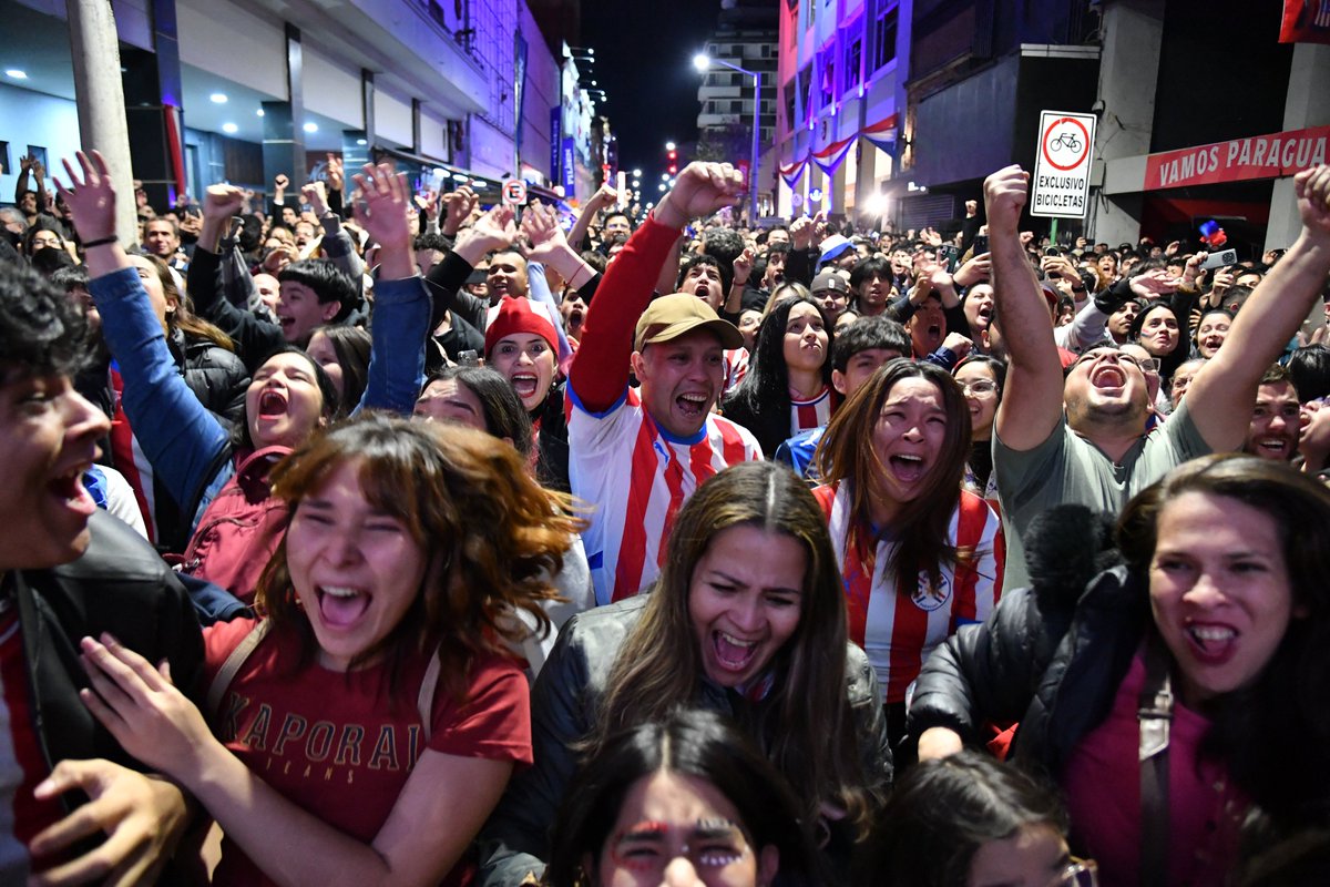 CONMEBOL's tweet photo. ¡Festejos en Asunción! Mañana es feriado nacional para celebrar la clasificación 👏🇵🇾 

#CopaMundialFIFA https://t.co/ROEH4WzcsT