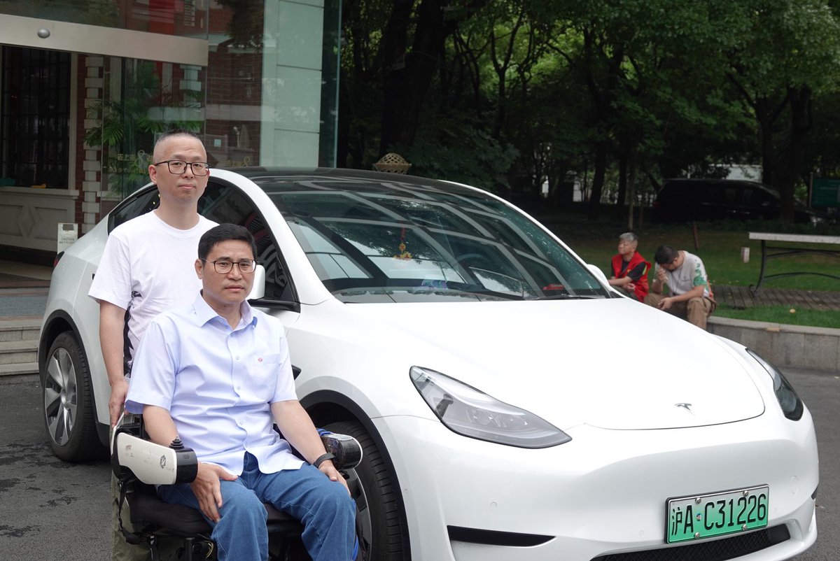 ShOwners's tweet photo. @elonmusk @TeslaChina @Tesla 
Second year running, Tesla Owner HFHClub is proud to be a volunteer convoy for the ALS community. With every charge, we bring light—and we dream that one day, brain‑computer interfaces will illuminate their lives even more.
#Tesla #ALS #Neuralink https://t.co/0cqnrPZKDR