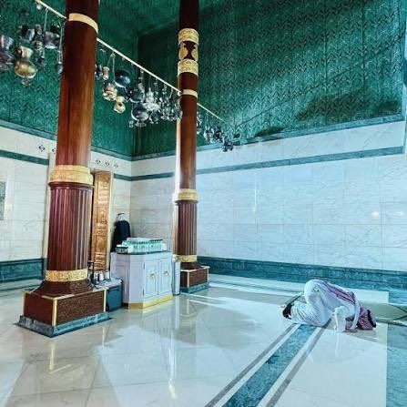 b_vg80's tweet photo. في حال لم تشاهد الكعبة من الداخل | https://t.co/wiTiOpn57v