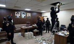Foroughh87's tweet photo. تو این ۴۸ سال، ثروت و بودجه‌ی کشور خرج همه‌جا و همه‌کس شد؛ جز مردم ایران. https://t.co/YP1vNpLcPn