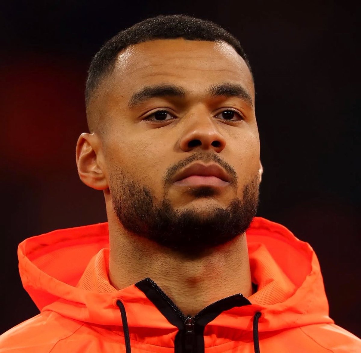 Guiadapl's tweet photo. 🚨Se tem um cara que merecia fazer gol hoje era Cody Gakpo. Após perder seu filho, o jogador pediu para jogar e acaba de fazer o gol que no momento classifica a Holanda. 

Após o gol TODO TIME da Holanda foi abraçar ele https://t.co/BGTforeO1U