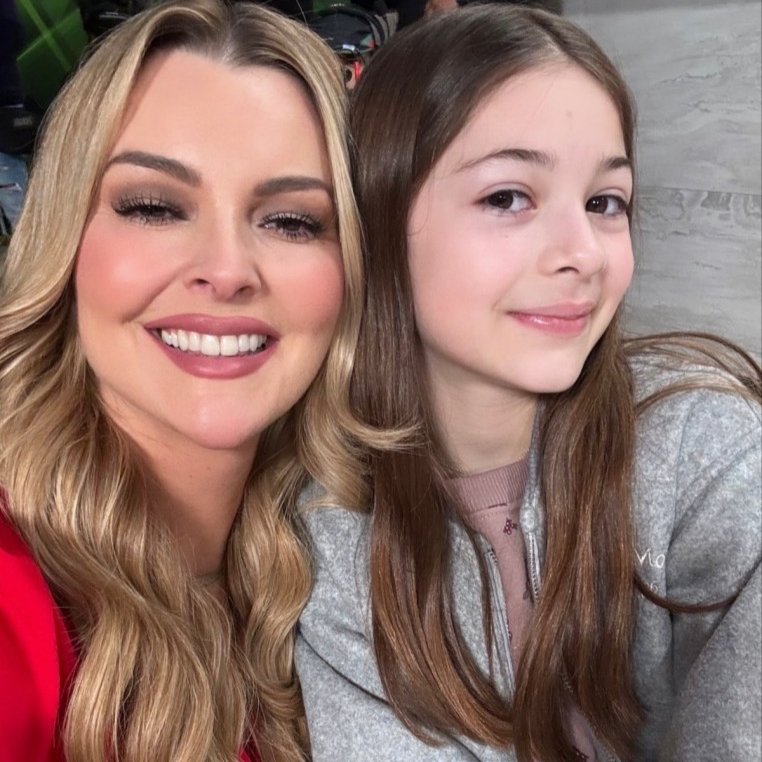 RedeMatrizOfc's tweet photo. 🚨 As atrizes Marjorie De Sousa e Camille Mina serão entrevistadas na edição de hoje do #MatrizNotícias diretamente do México, para promoverem a novela "Lobo: Morrer Matando", atualmente em exibição na Rede Matriz. A exibição ocorrerá às 19h45, horário habitual do telejornal. https://t.co/6PLvZBf0eI