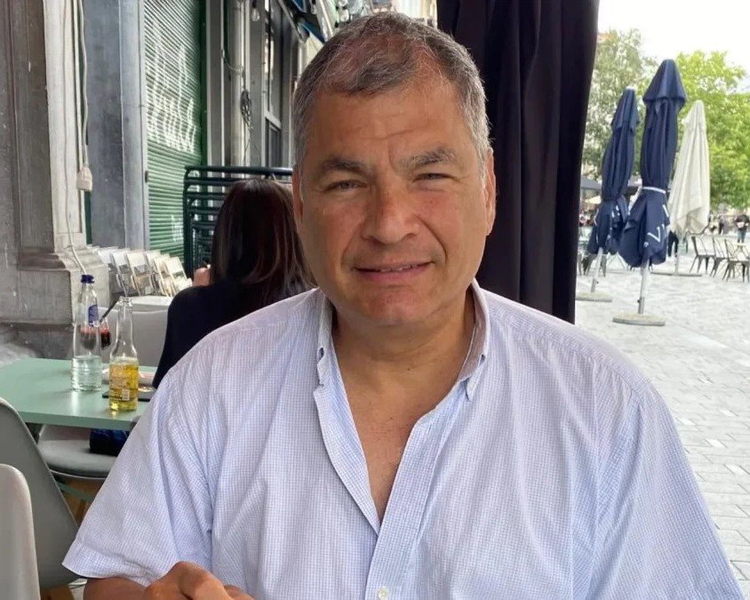 Juan_Guayaco's tweet photo. Luisa ya no se guardó nada y le lanzó un misil a Correa:
"El que pone la cara soy yo". También le reclamó por querer decidir candidaturas desde Bélgica y lo retó a regresar al Ecuador. 
Las víboras comenzaron a lanzarse veneno!! https://t.co/5Eicb7FxaP