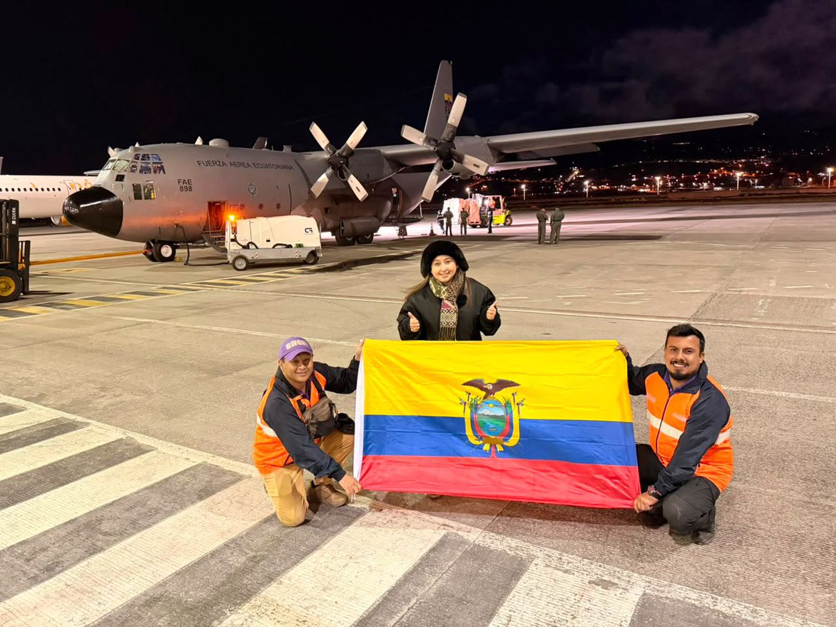 Riesgos_Ec's tweet photo. 🇪🇨✈️🇻🇪 Ecuador continúa apoyando al pueblo venezolano.

Hoy parte un vuelo con 14 toneladas de asistencia humanitaria:

11,4 t de agua potable
2,6 t de kits de higiene

#EcuadorPorVenezuela #GobiernoDelEcuador https://t.co/T0eiGnUt4y