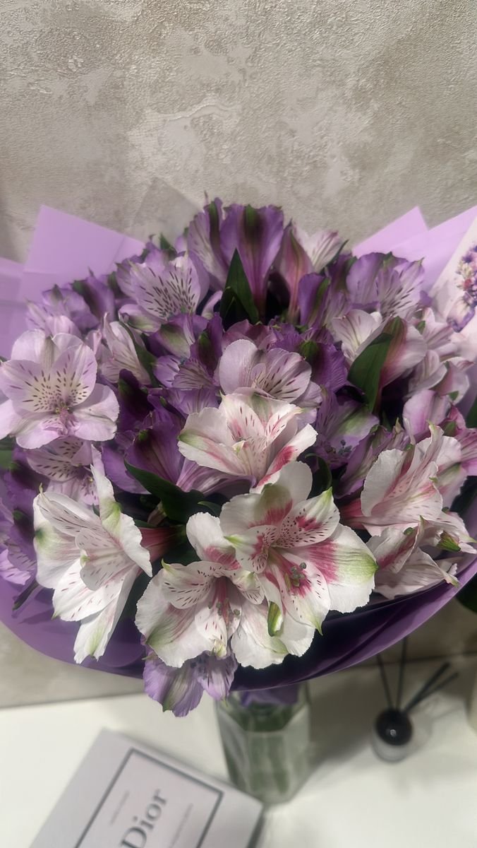uko_hot's tweet photo. d vdd adoro las flores falsas q se ven cmo reales (fokin alergias) https://t.co/dbGnNckurN