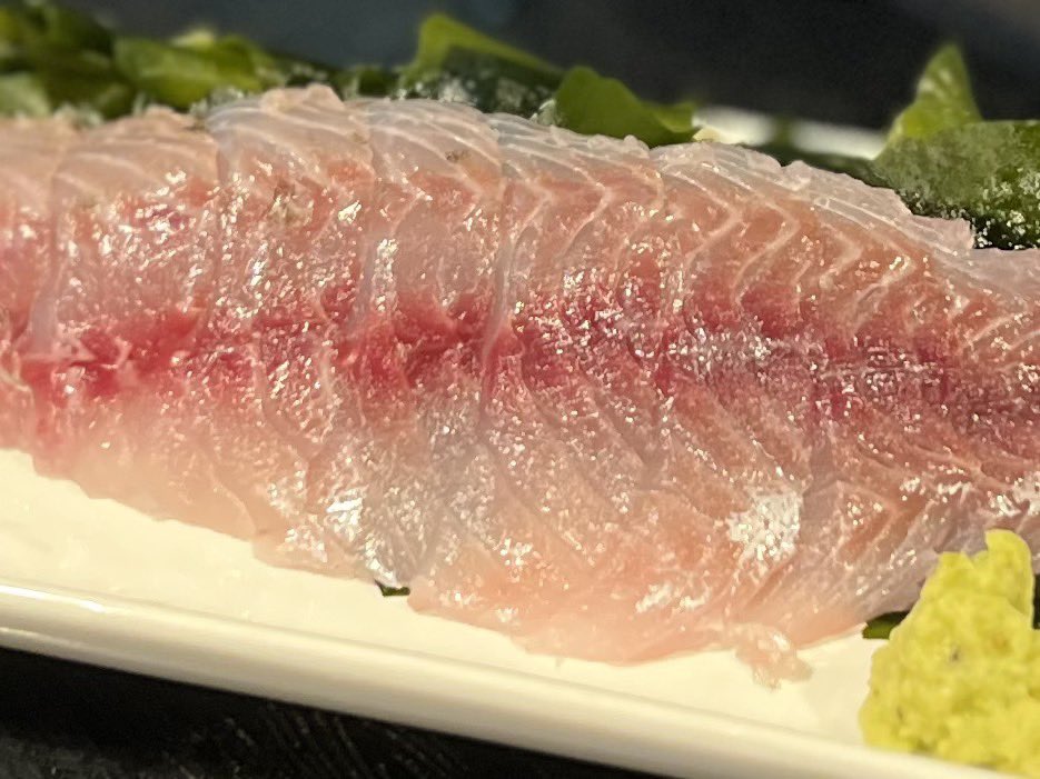 uokurai's tweet photo. 【釣りも���イサキ】
お刺身・炙り酢味噌和え・３００ｇ超塩焼・白子の冷製アヒージョ等でお出ししています‼️

#魚蔵居
#釣りもの
#いさき https://t.co/47halS1tLL