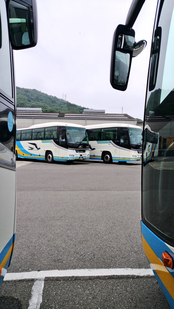 jrshikokubustak's tweet photo. おはようございバス🚌☀
今日は早朝からの乗務のため早起きしてTVをつけたら⚽️日本戦の最後の方をやっていました🇯🇵✨🇧🇷

そして【中の人 1号】がTVつけたらすぐに逆転されました😭

まさか【1号】が試合見たせい…
って、そんな訳ないです😁

それでは今日も安全運転でいきましょう
🎶 https://t.co/b2SSoN4Z9L