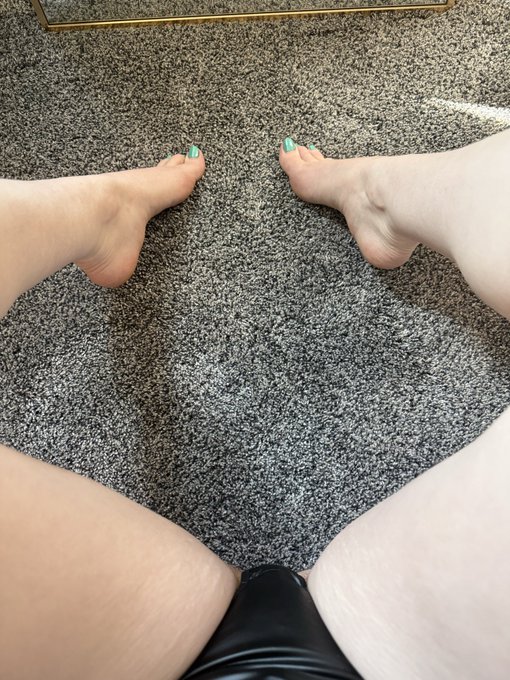 Eevee Bee OFFICIAL - Join our onlyfans for more hot pics 😍 https://t.co/KQelF7loZb https://t.co/8uZ8xWCE8u