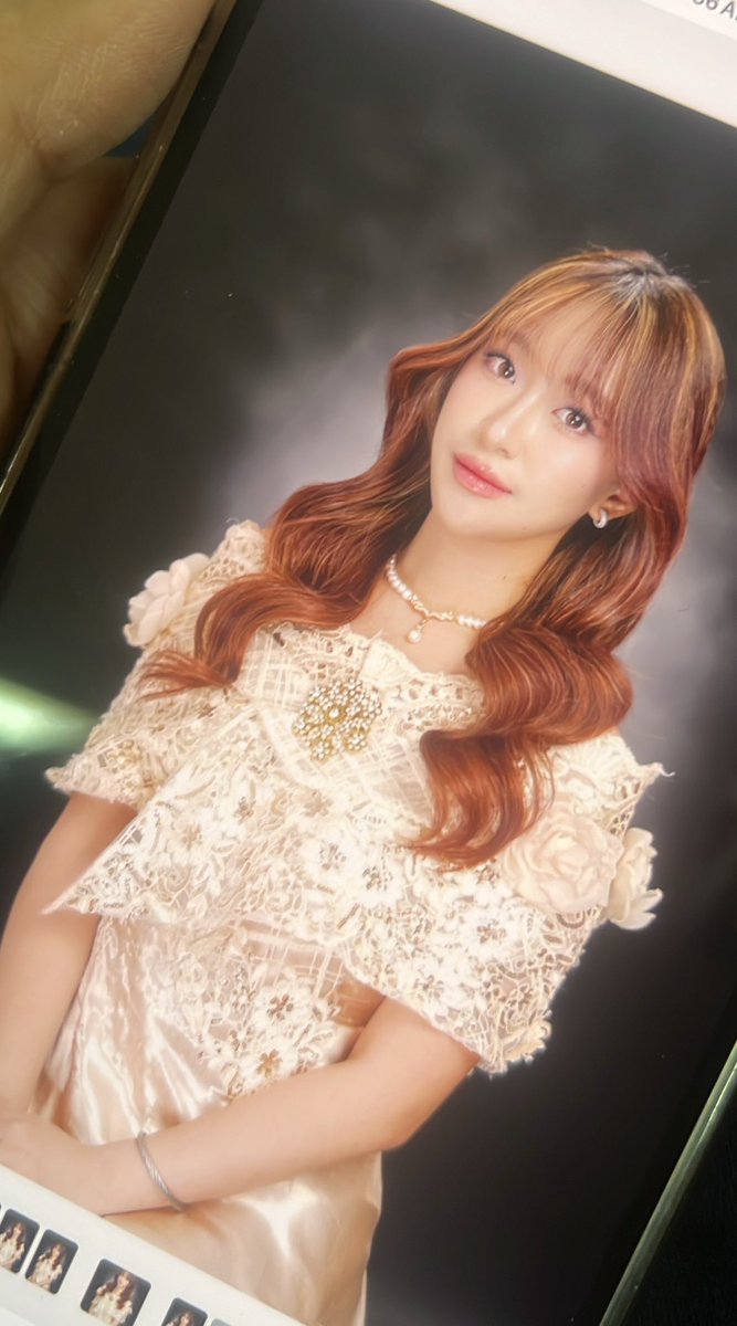 jamieovv's tweet photo. guys nakuha ko na raw files ng grad pic ko, bakit erm ... mas maganda pa sa mga naging kabesha ko nung id0l pa ko EME HAHAHAHAHAH#jokeonly #hahahah #goodmorning https://t.co/c8noR1z5Zd