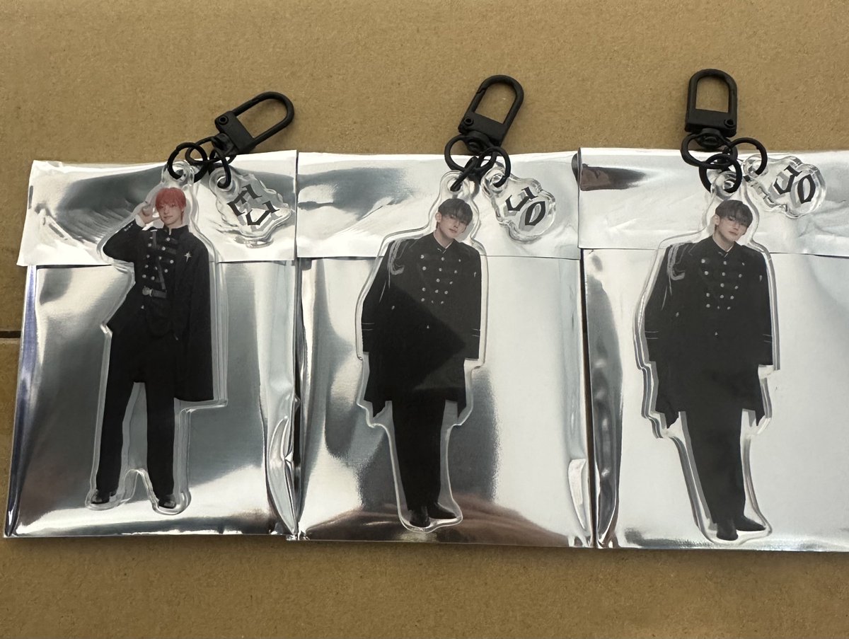 mimimimi_v's tweet photo. &amp;TEAM WeonFire POPUP アクリルチャーム交換

【譲】EJ  ウィジュ
　　JO  ジョー

【求】NICHOLAS  ニコラス（優先）
　　 HARUA  ハルア

ニコラスくん優先で決まり次第ハルアくん求めます

8/2大阪オフイベor郵送にて交換
条件合う方お気軽にお声がけ下さい

#andTEAM交換 #andTEAM_交換 https://t.co/ge6jyv76tt